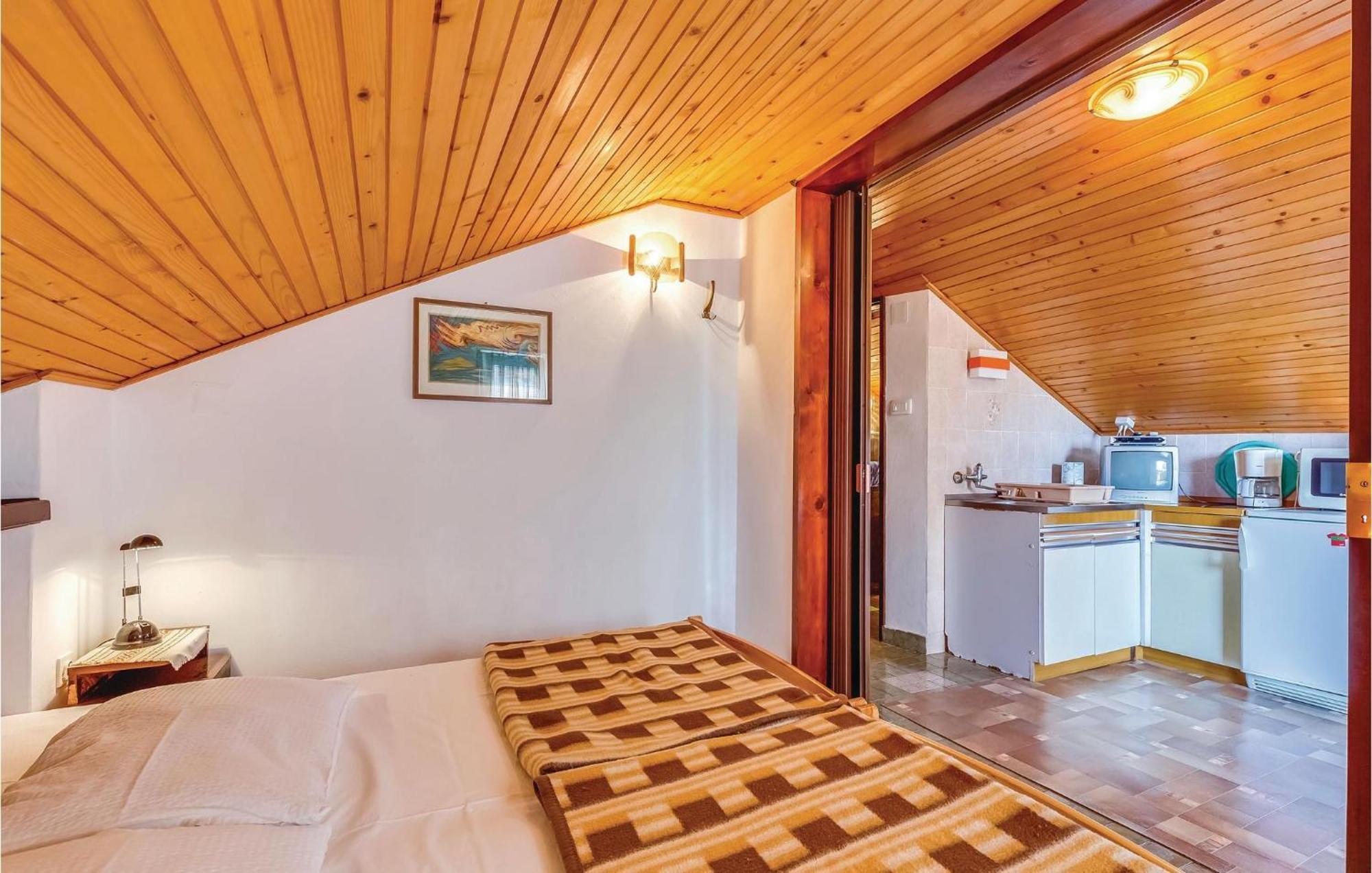 Cozy Apartment In Crikvenica With Wifi Eksteriør bilde